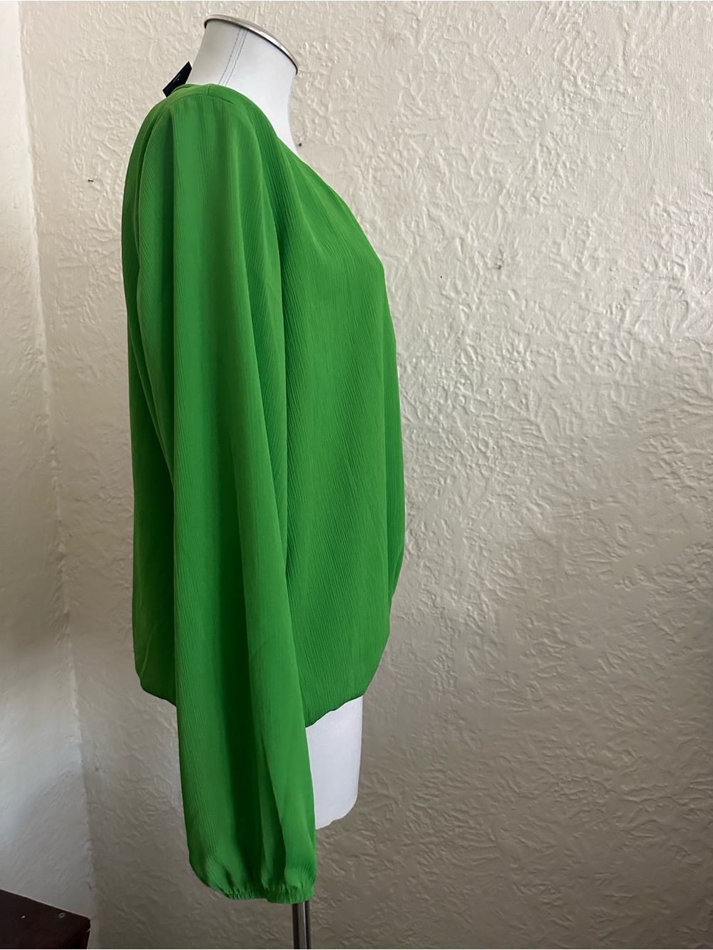 Tommy Hilfiger Green Crepe Bubble Hem Blouse Top NWT Large - Picture 4 of 6